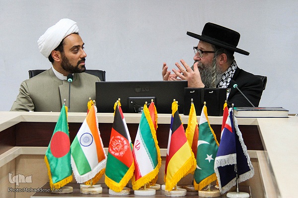 US Anti-Zionist Jew Attends Meeting on Religion, Peace in Mashhad