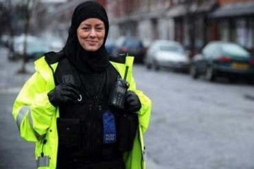डच पुलिस ने काम करने के स्थान पर हिजाब की रक्षा के लिए अपील की