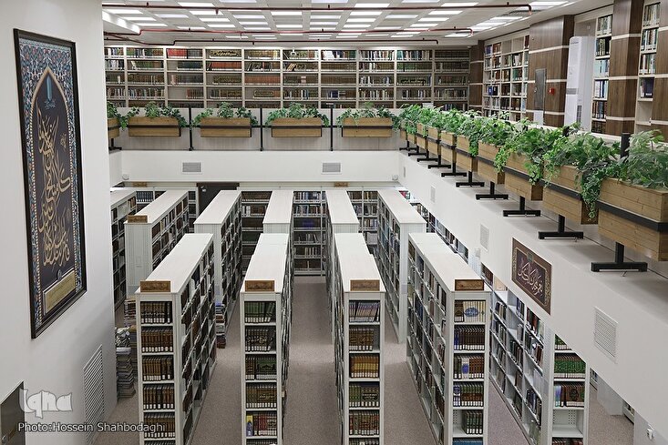 تقرير مصور | جولة في مكتبة "علوم الحديث" المتخصصة في قم المقدسة