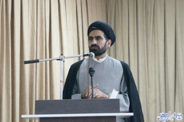 اساتید بسیجی دانشگاه‌ها باید به کارهای بر زمین مانده مملکت فکر کنند