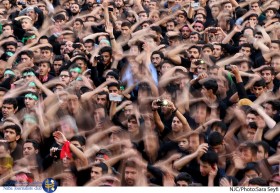 عزاداری مردم حسینی در ظهر روز عاشورا