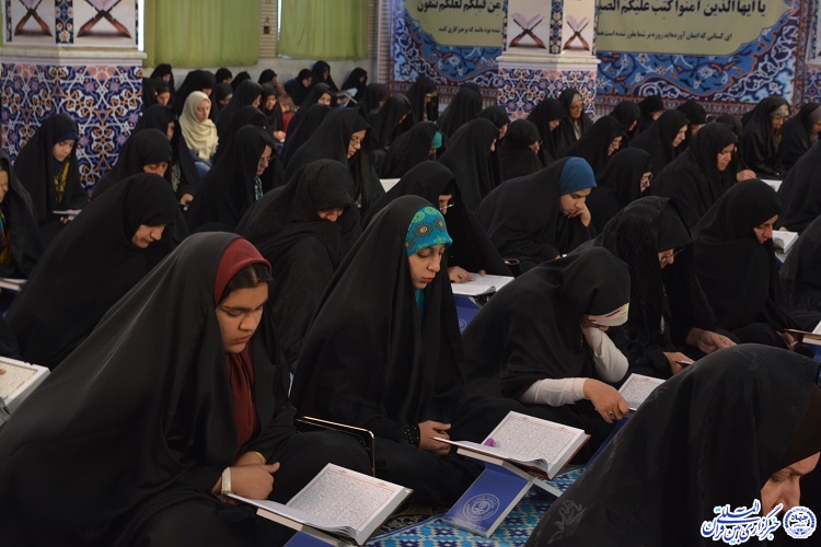 جزء خوانی قرآن کریم در مسجد جامع ایلام