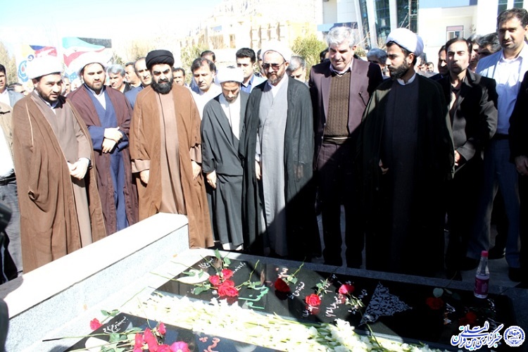 انقلاب اسلامی به ایران و ایرانیان عزت بخشید