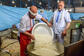 پخت غذا برای سیل‌زدگان خوزستانی