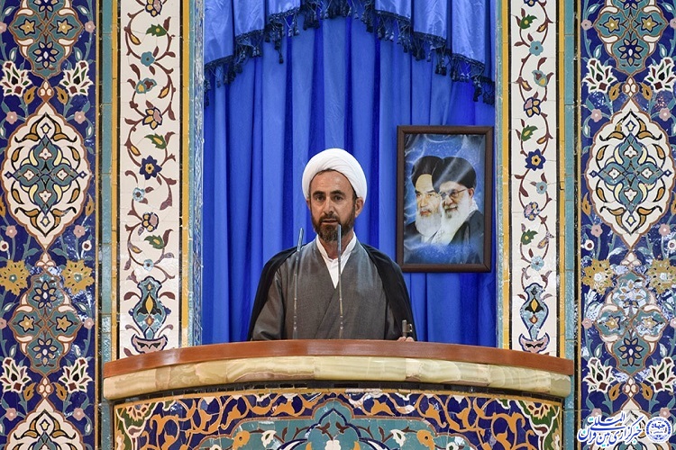 نباید فریب لبخند دشمنان را خورد