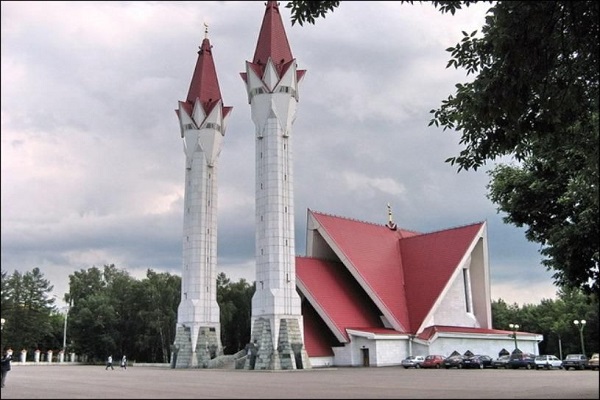 نگاهی به معماری عجیب یکی از بزرگترین مساجد روسیه+ فیلم