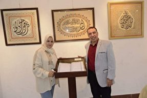 ارتوپد مصری قرآن را خوشنویسی کرد + عکس