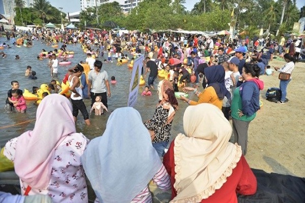 سنت‎های عید فطر در اندونزی از «حلال به حلال» تا عیدی دادن ادارات + عکس
