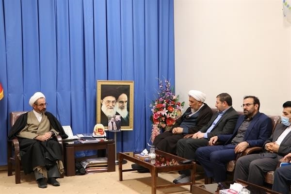 نشست معاون حقوقی و امور مجلس قوه قضائیه با امام جمعه ایلام