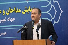 تلاش دشمن برای دوری جامعه از انقلاب و نظام اسلامی