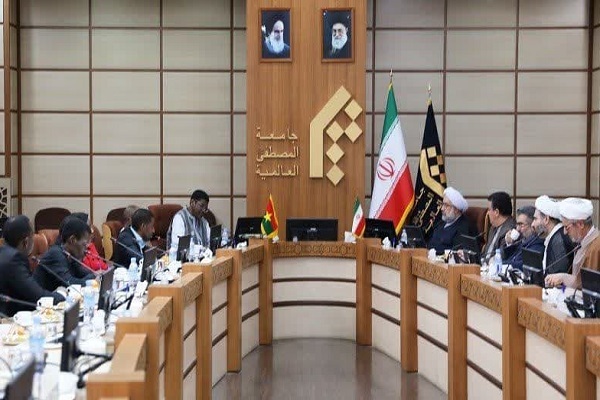 بسیاری از دانش‌پژوهان المصطفی از اهل‌ سنت هستند