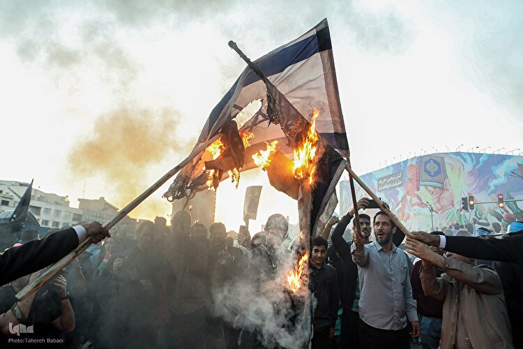 اجتماع عظیم مردم تهران در واکنش به جنایت رژیم صهیونیستی در غزه در میدان انقلاب