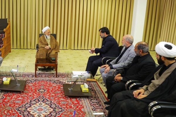 قم کمبودهای فرهنگی دیگر استان‌ها را جبران کند