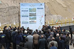 ریل‌گذاری راه‌آهن اردبیل با حضور وزیر راه و شهرسازی پایان یافت