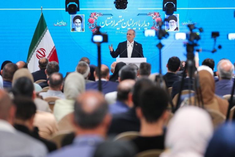 تعامل با کشورها و ملت‌ها رمز اصلی رشد و پیشرفت است