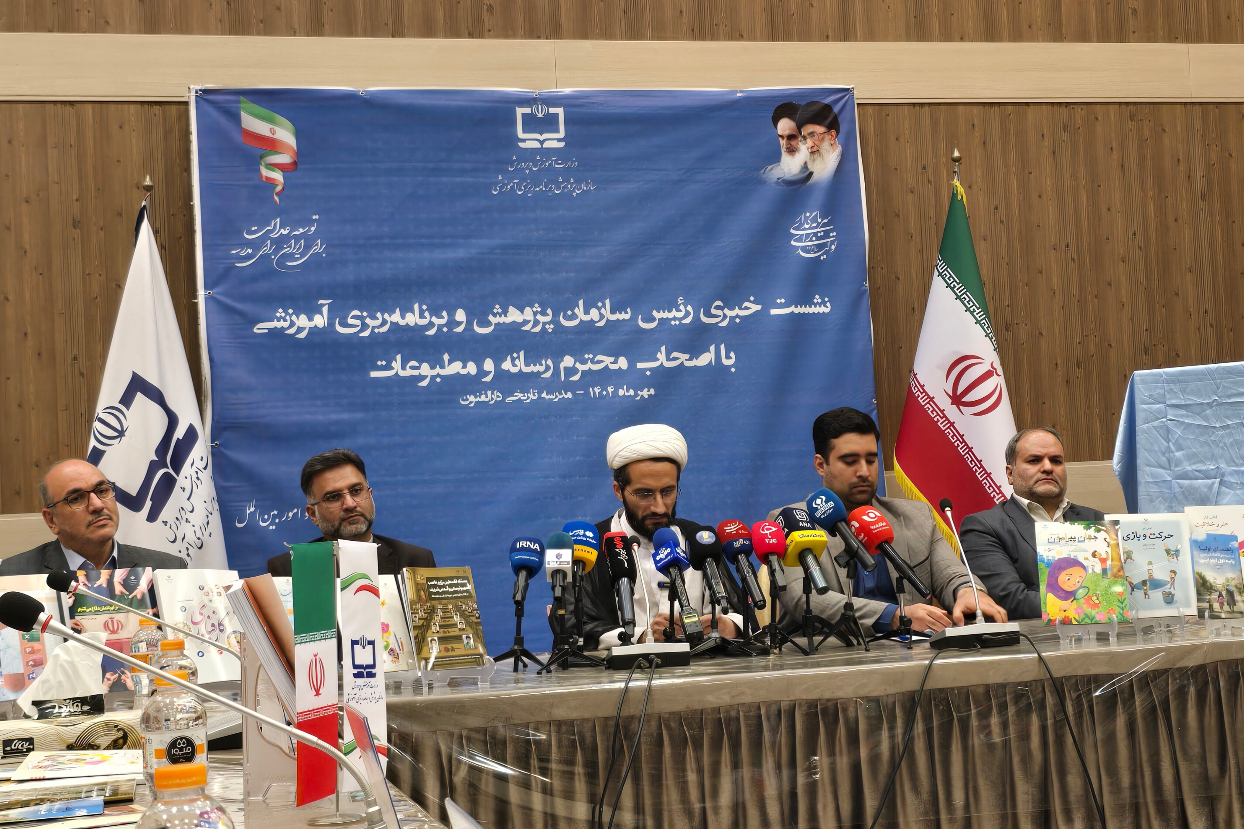 نقطه کانونی تحول آموزشی؛ گذار از کتاب‌محوری به برنامه‌محوری