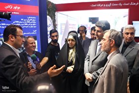 بازدید وزیر ارتباطات از نمایشگاه دستاوردهای علمی و فناورانه جهاددانشگاهی