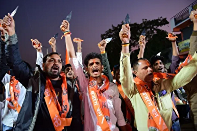 Memaksa Seorang Pemuda Muslim untuk Bersujud di Depan Dewa-dewa Hindu